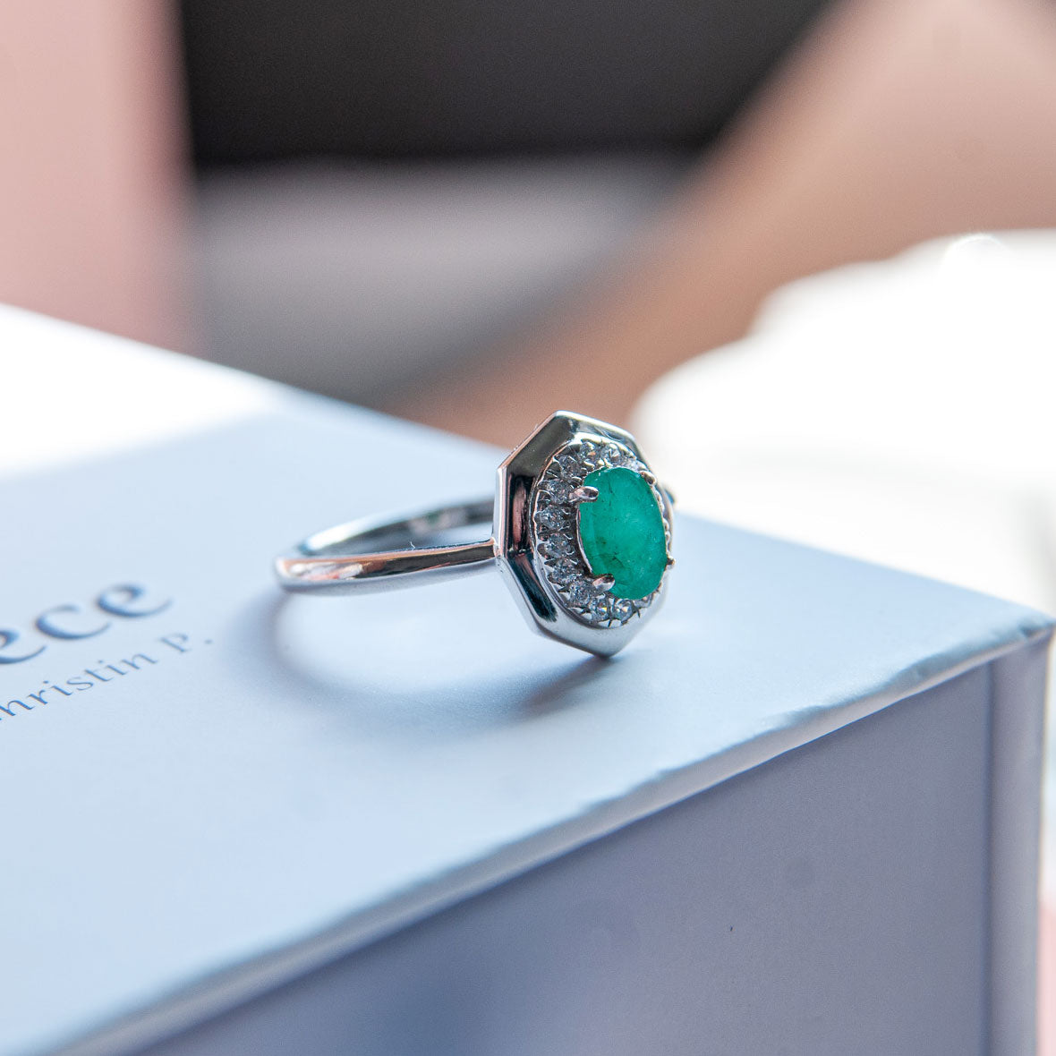 טבעת כסף "גפן" עם אבן אמרלד