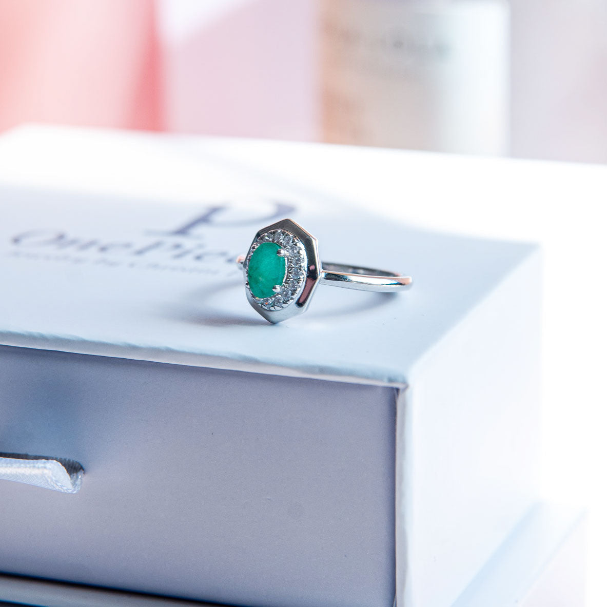 טבעת כסף "גפן" עם אבן אמרלד