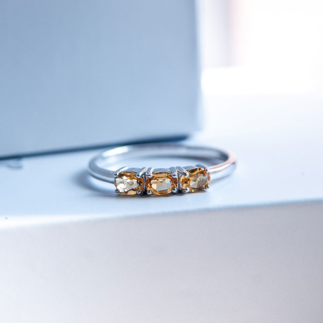 טבעת כסף "אוליב" עם אבני סטרין