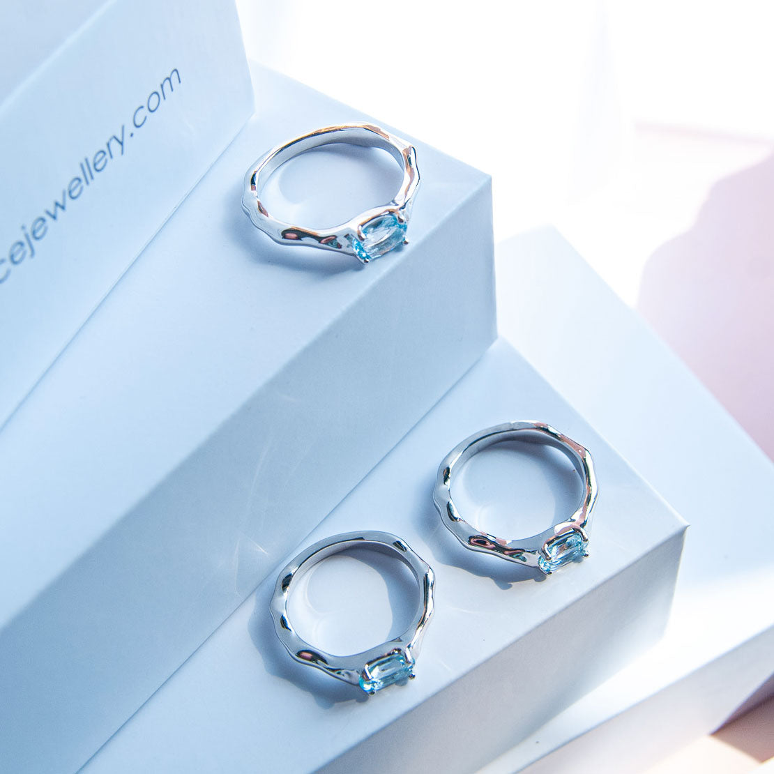 טבעת כסף "איימי" עם אבן אקוומרין