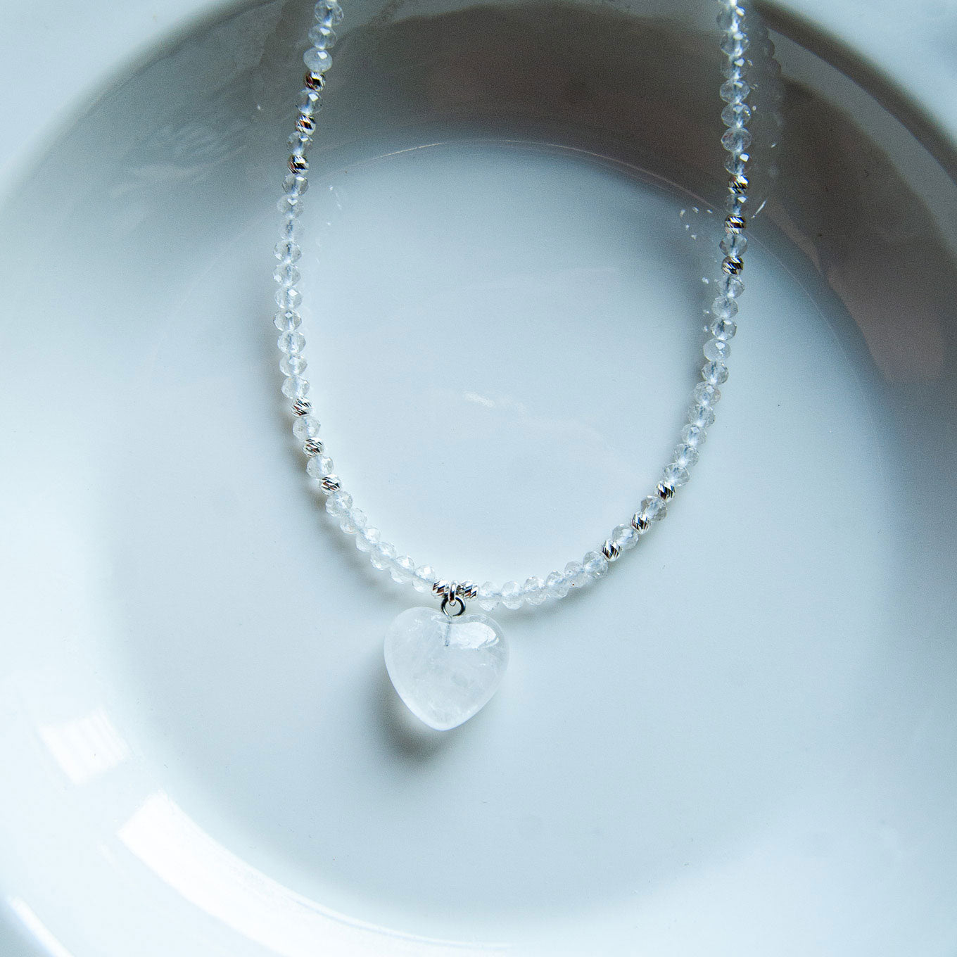 שרשרת אבני קריסטל קוורץ עם תליון לב