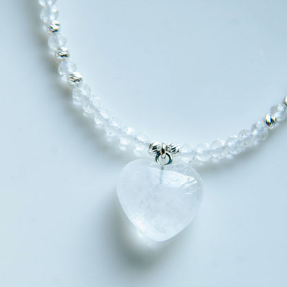 שרשרת אבני קריסטל קוורץ עדינה עם תליון לב