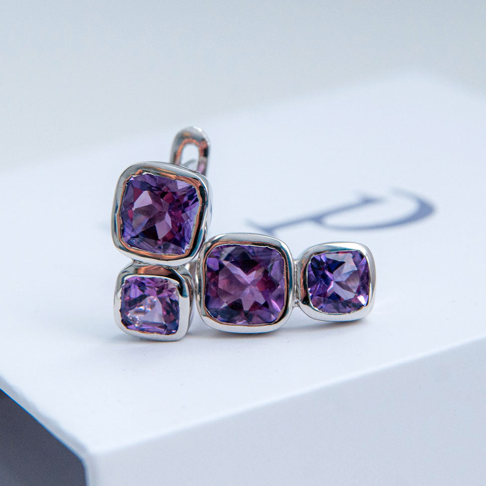 עגילי כסף "אלה" עם אבני אמטיסט