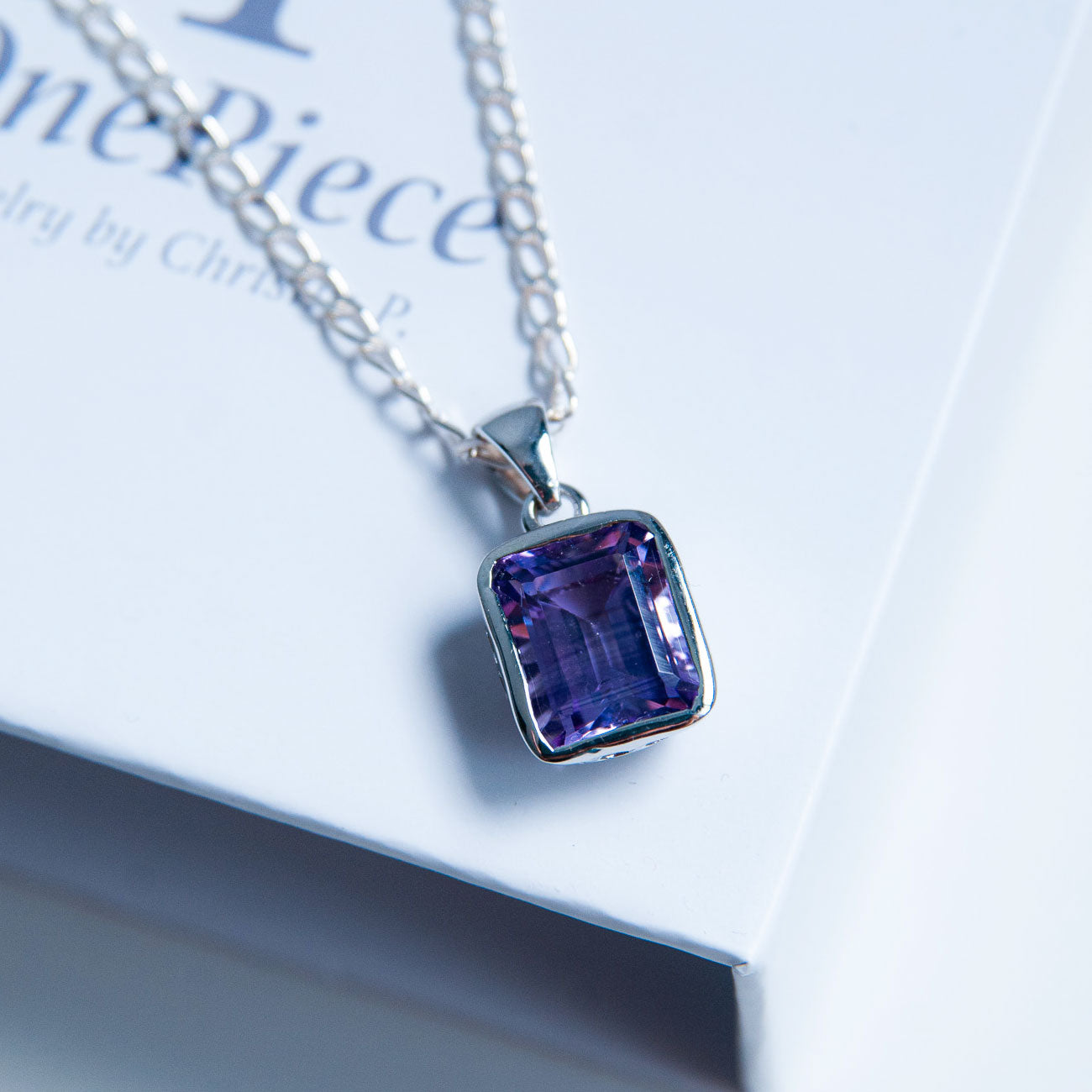 MADY תליון כסף עם אבן אמטיסט