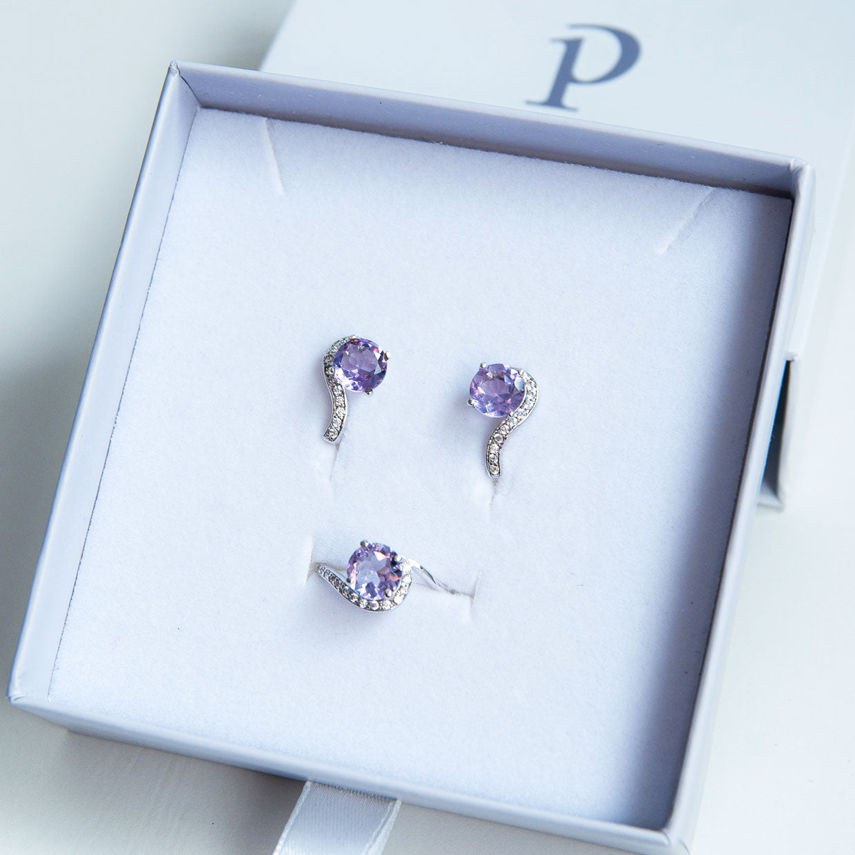 טבעת כסף "קלואי" עם אבן אמטיסט