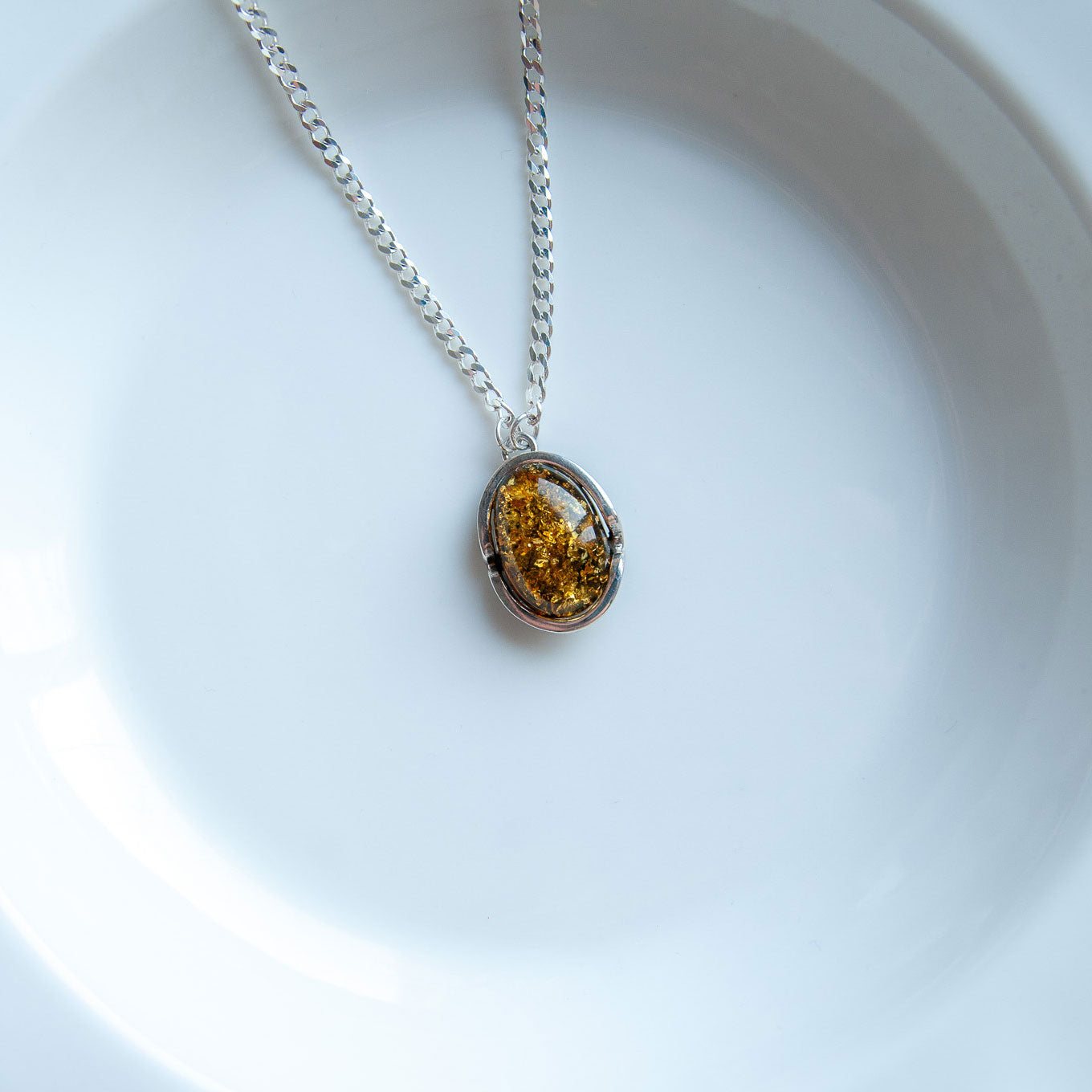 שרשרת כסף 925 עם תליון ענבר בלטי