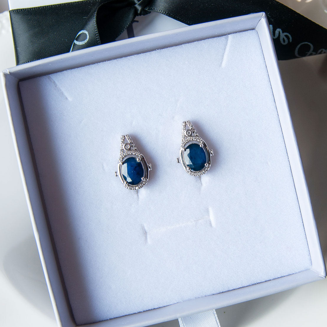 עגילי כסף "נועה" עם אבני ספיר