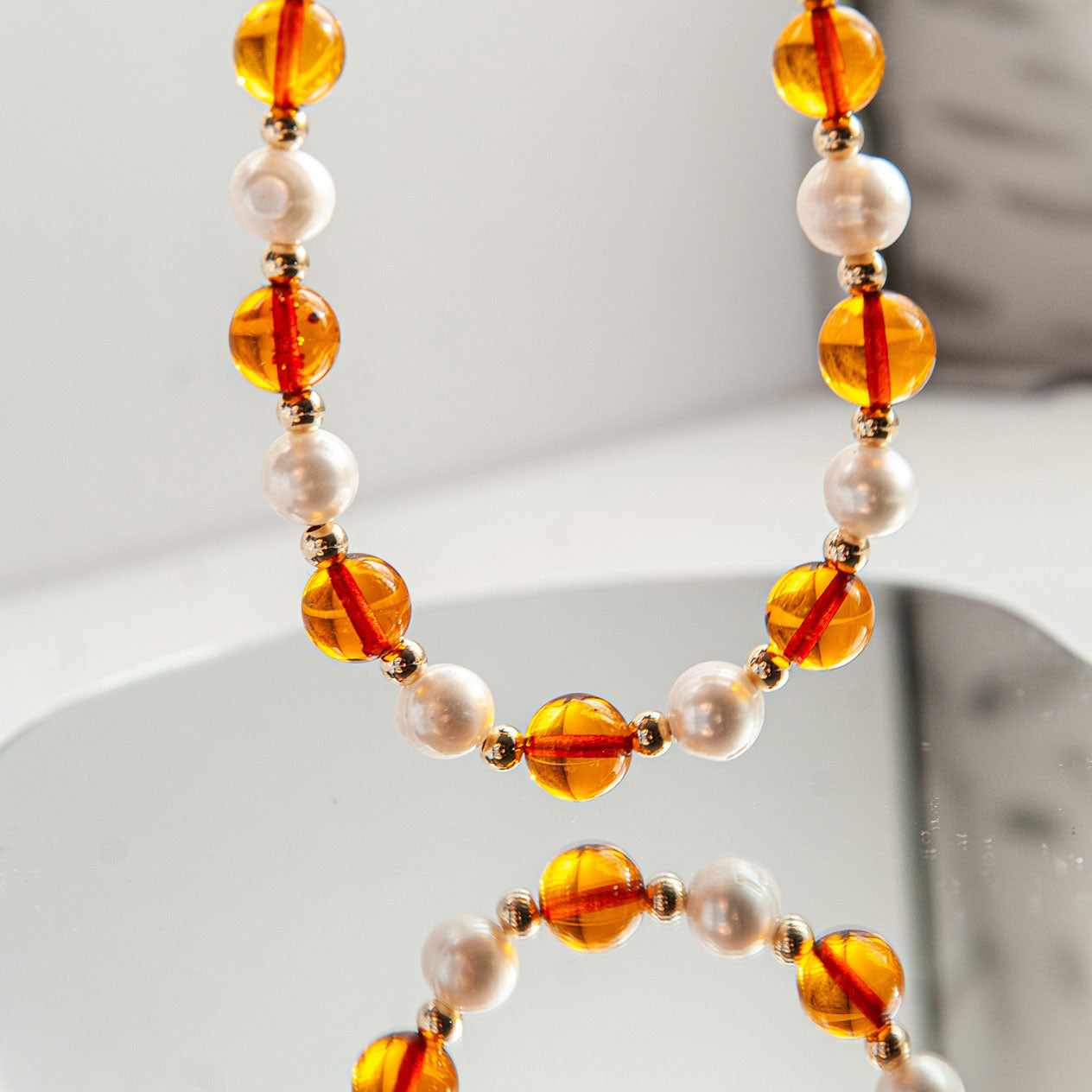 שרשרת ענבר בלטי בשילוב פנינים