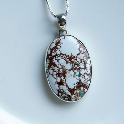 תליון "בנדי" עם אבן טורקיז לבנה