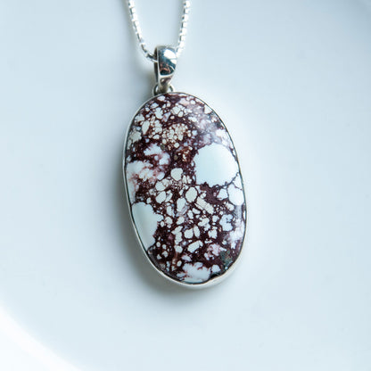 תליון "וונדי" עם אבן טורקיז לבנה