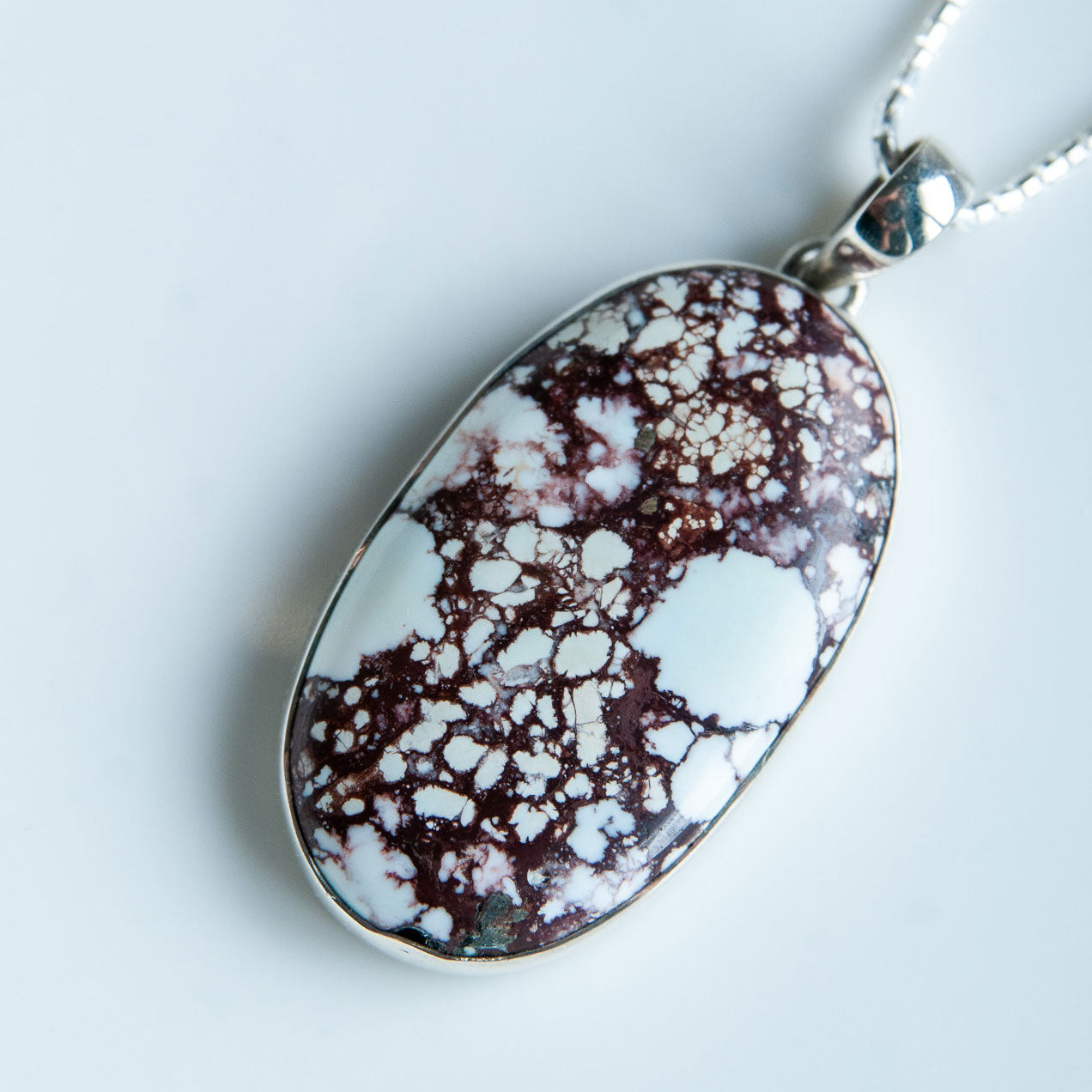 תליון "וונדי" עם אבן טורקיז לבנה