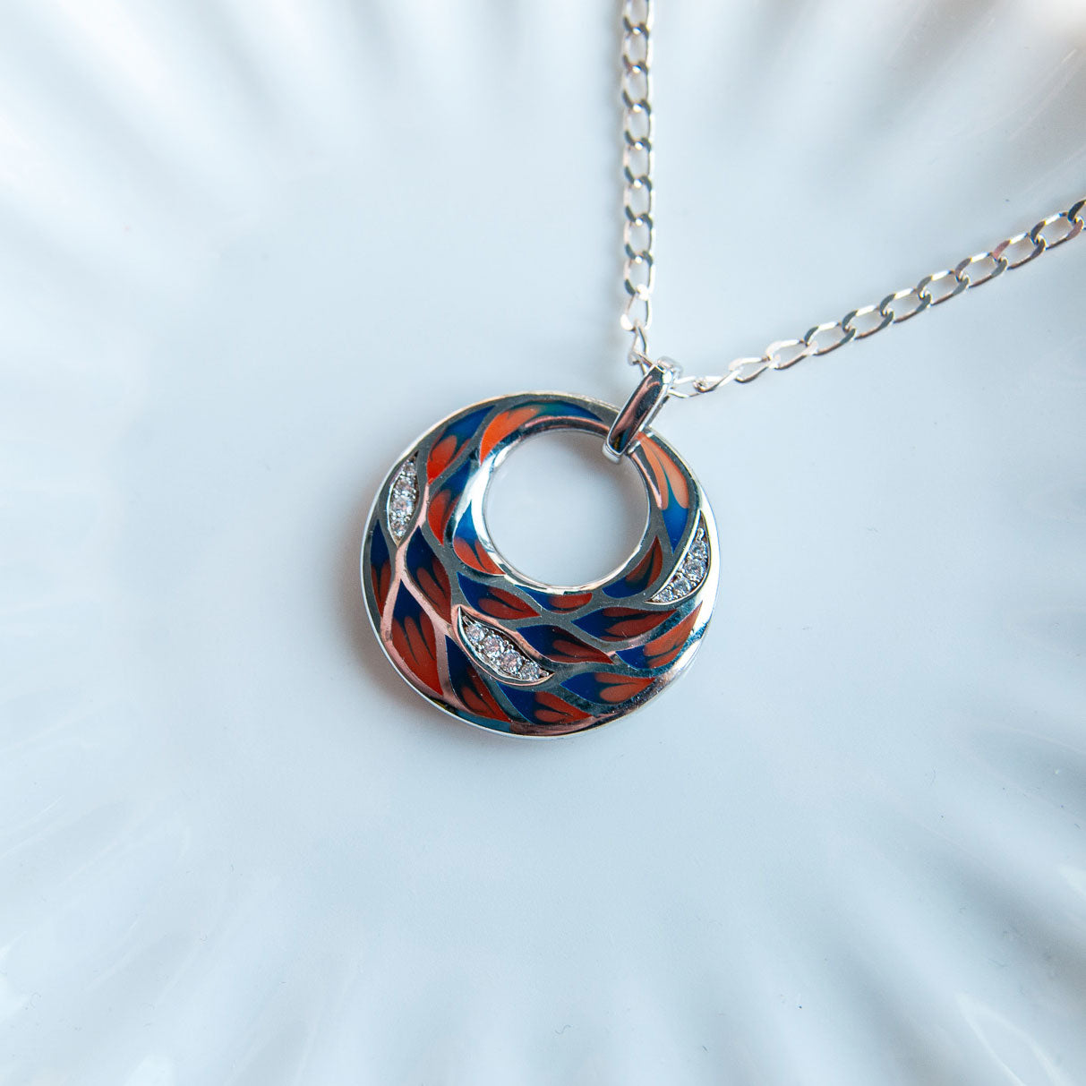 שרשרת כסף עם תליון אמייל טווס כחול