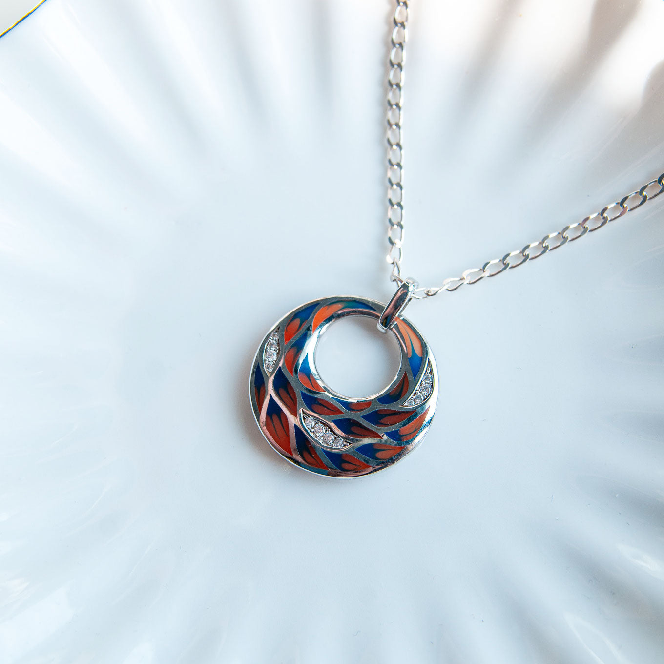 שרשרת כסף עם תליון אמייל טווס כחול