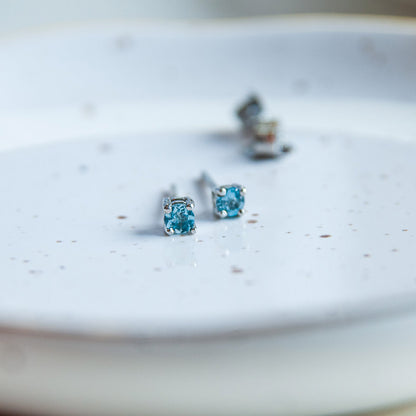 עגילי כסף קים עם בלו טופז