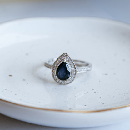 JULY טבעת כסף עם אבן ספיר