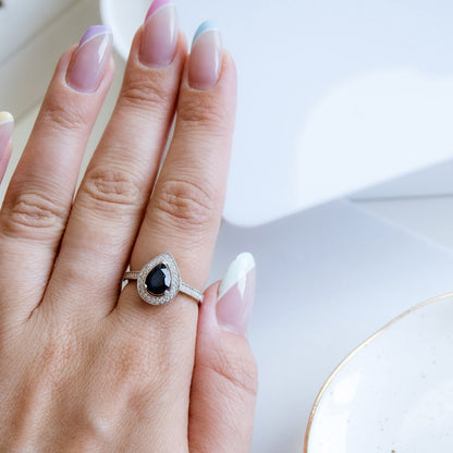 JULY טבעת כסף עם אבן ספיר