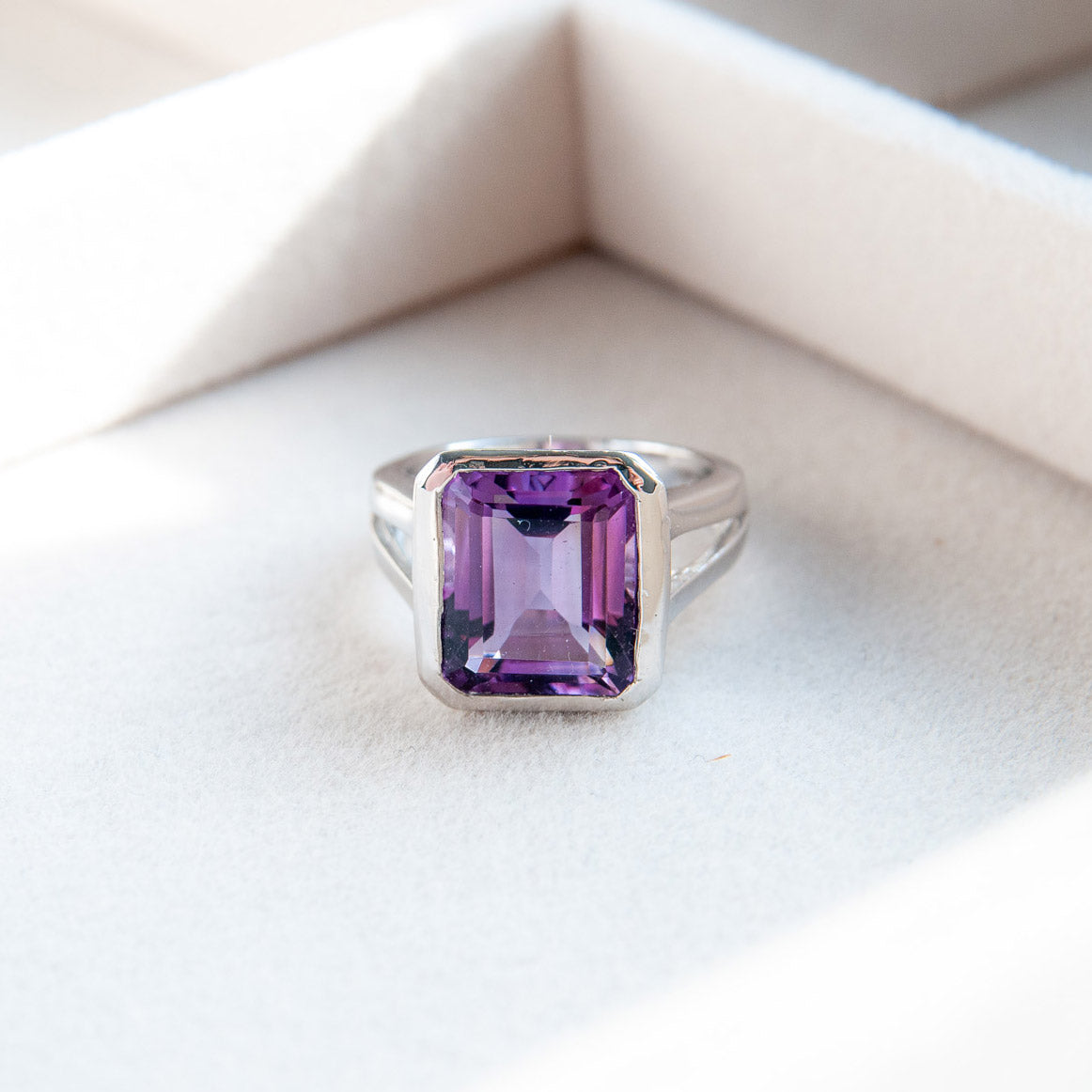 MADY טבעת כסף עם אמטיסט