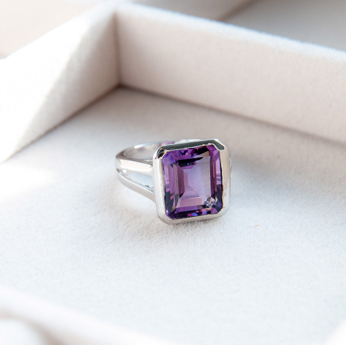 MADY טבעת כסף עם אמטיסט