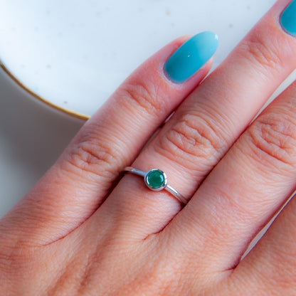 S טבעת כסף טסיל עם אבן אמרלד