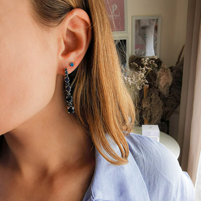 עגילי כסף במראה קלאסי עם אבני ספיר