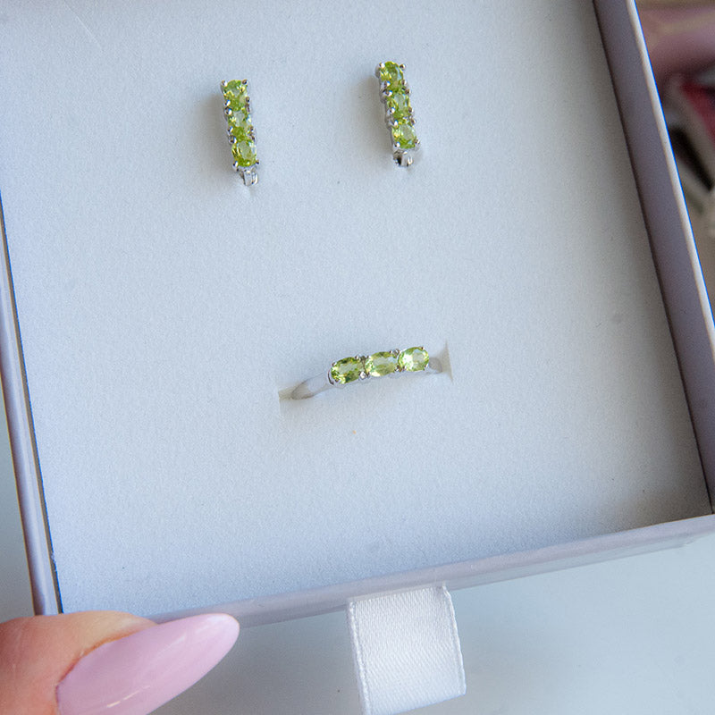 טבעת כסף "אוליב" עם אבני פרידוט