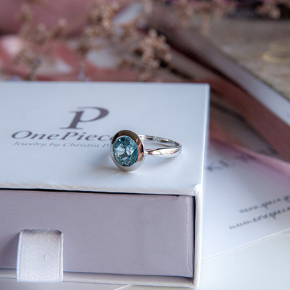 טבעת כסף "ניקול" עם אבן בלו טופז