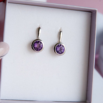 עגילי כסף "ניקול" עם אבני אמטיסט