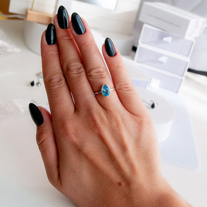 טבעת כסף טהור "טיפה" עם אבן טופז