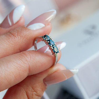 טבעת כסף "אוליב" עם אבני לונדון טופז