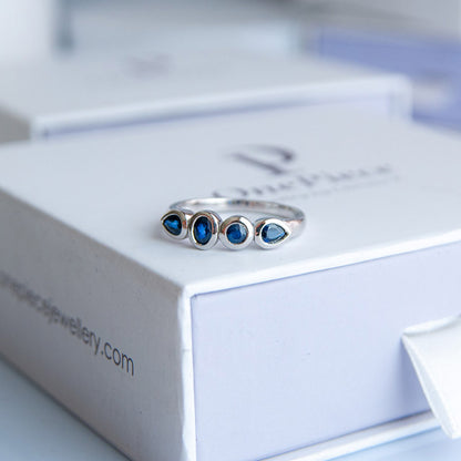 טבעת כסף ססיל עם אבני ספיר