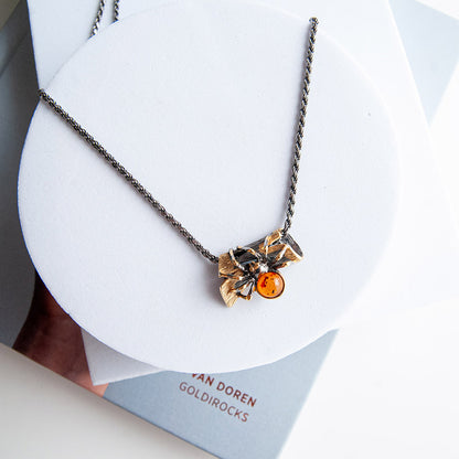 שרשרת כסף עם תליון ענבר "ספיידי" בעבודת יד