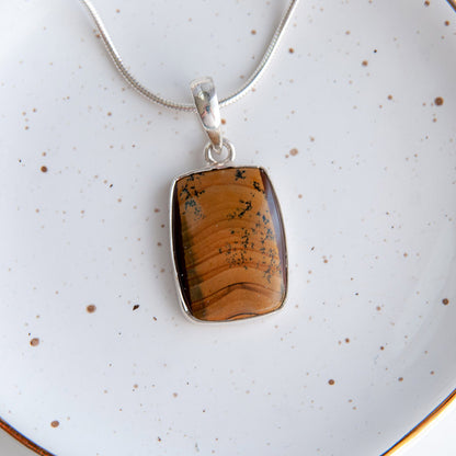 תליון "קנדי" עם אבן ג'ספר