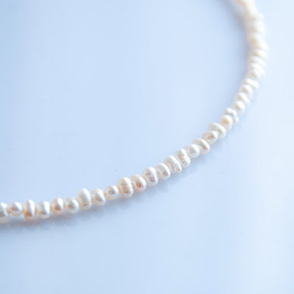 שרשרת פנינים עדינה אלה-לי