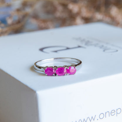 טבעת כסף "אוליב" עם אבני רובי