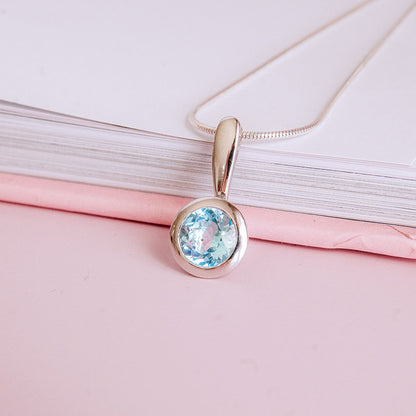 תליון כסף "ניקול" עם אבן בלו טופז