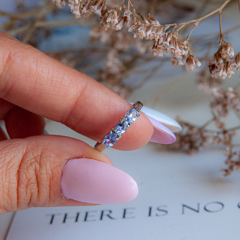 טבעת כסף "אוליב" עם אבני טנזנייט