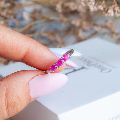 טבעת כסף "אוליב" עם אבני רובי