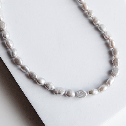 שרשרת שרלוט אפורה