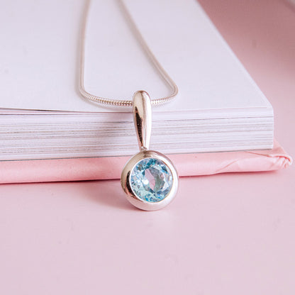 תליון כסף "ניקול" עם אבן בלו טופז