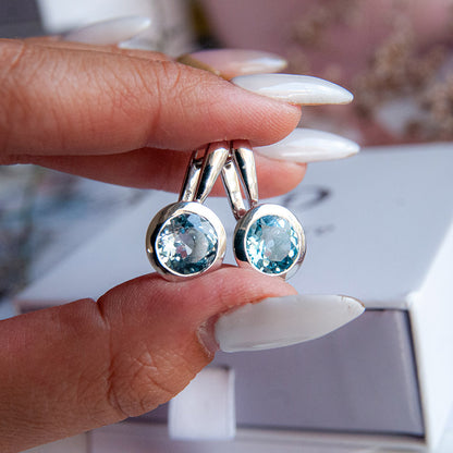 עגילי כסף "ניקול" עם אבני בלו טופז