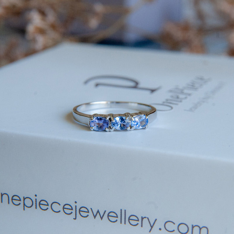 טבעת כסף "אוליב" עם אבני טנזנייט