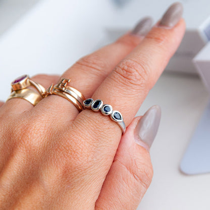 טבעת כסף ססיל עם אבני ספיר