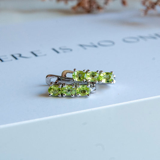 עגילי כסף "אוליב" עם אבני פרידוט