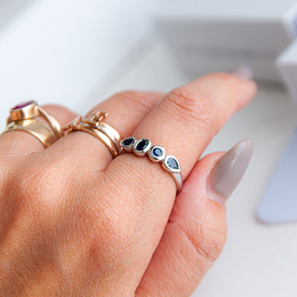 טבעת כסף ססיל עם אבני ספיר