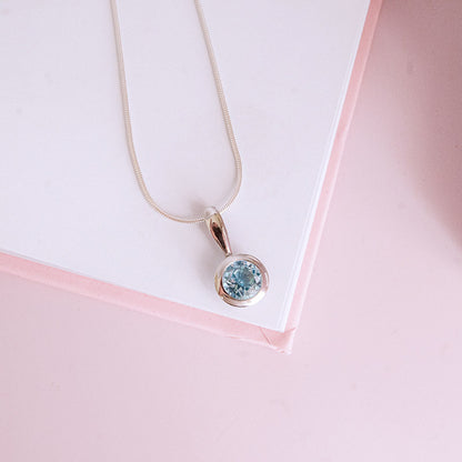 תליון כסף "ניקול" עם אבן בלו טופז