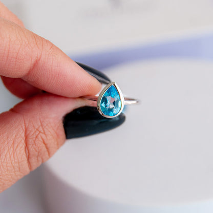 טבעת כסף טהור "טיפה" עם אבן טופז