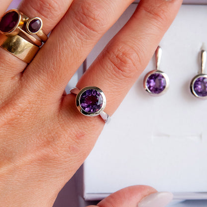 טבעת כסף "ניקול" עם אבן אמטיסט