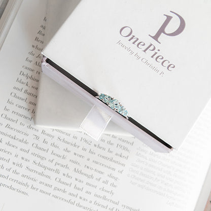 טבעת כסף במראה קלאסי עם אבני בלו טופז