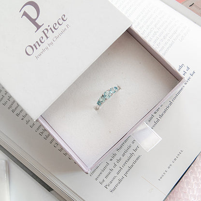 טבעת כסף במראה קלאסי עם אבני בלו טופז