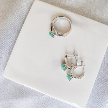 טבעת כסף "מיה" עם אבן אמרלד